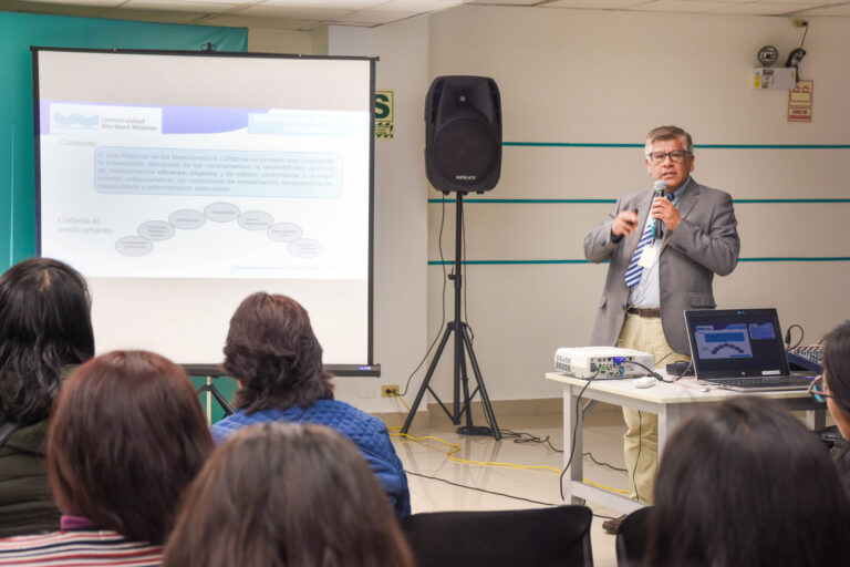 FACULTAD DE FARMACIA Y BIOQUÍMICA REALIZÓ CURSO DE CAPACITACIÓN EN FARMACOVIGILANCIA Y TECNOVIGILANCIA