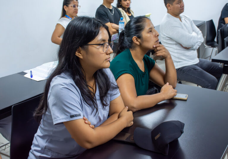 ESTUDIANTES Y DOCENTES DE TERAPIA FÍSICA RECIBEN ACTUALIZACIÓN INTERNACIONAL EN NEURORREHABILITACIÓN
