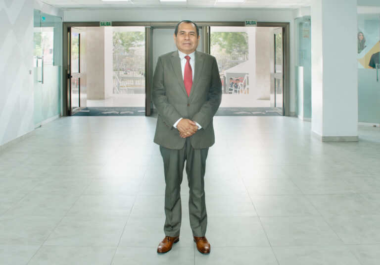 DESTACADO ACADÉMICO Y EXPERTO EN GESTIÓN ALBERTO BEJARANO ES EL NUEVO RECTOR DE LA UNIVERSIDAD NORBERT WIENER