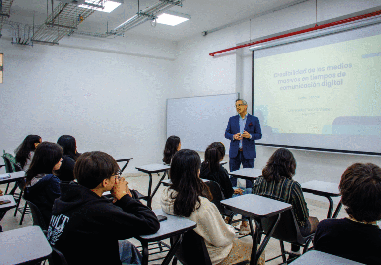 PEDRO TENORIO OFRECIÓ CLASE MAGISTRAL A ESTUDIANTES DEL NUEVO PROGRAMA DE COMUNICACIÓN EN MEDIOS DIGITALES DE LA UNIVERSIDAD NORBERT WIENER
