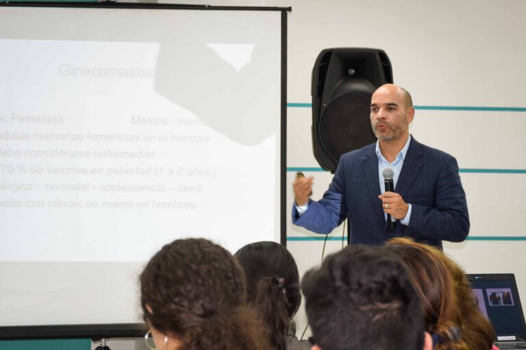 PREVENCIÓN DEL CÁNCER DE MAMA FUE EL TEMA DE LA SEGUNDA JORNADA 2019-II “OBSTETRICIA AL DÍA” REALIZADO POR LA EAP DE OBSTETRICIA