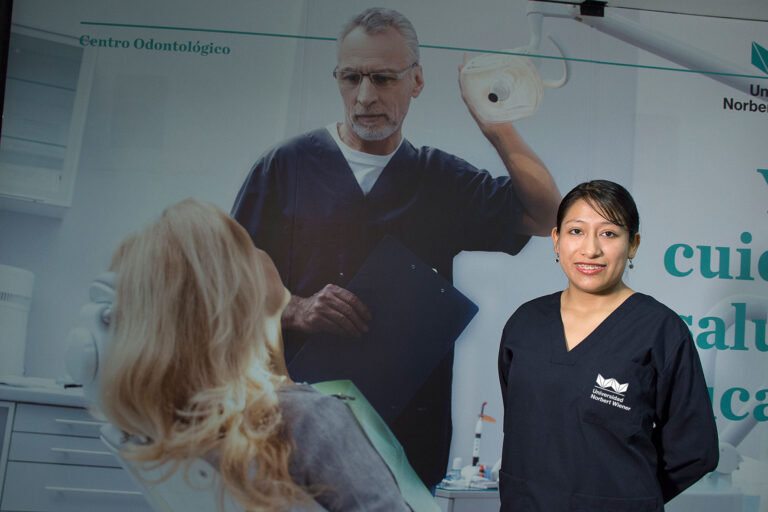 EGRESADA DE LA EAP DE ODONTOLOGÍA OBTUVO EL SEGUNDO PUESTO EN EL V ENCUENTRO DE INVESTIGACIÓN DEL COLEGIO ODONTOLÓGICO DE LIMA