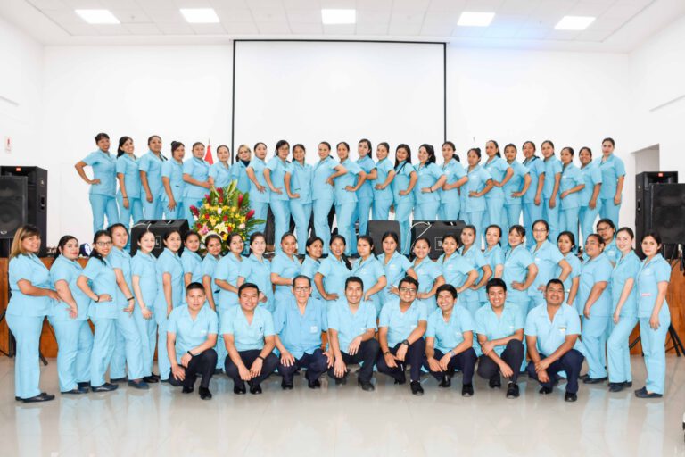 EGRESADOS DE LA EAP DE ENFERMERÍA TUVIERON UNA EMOTIVA DESPEDIDA