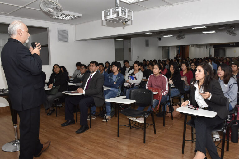 DOCTOR LUIS SICHERI COMPARTIÓ SU EXPERIENCIA CON LOS ESTUDIANTES DE LA FACULTAD DE INGENIERÍA Y NEGOCIOS EN “CONVERSANDO CON EL DECANO”