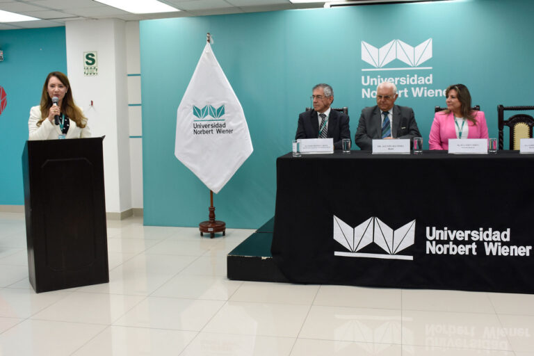 AUTORIDADES DE LA UNIVERSIDAD NORBERT WIENER DIERON LA BIENVENIDA A ESTUDIANTES DE LA EAP DE OBSTETRICIA