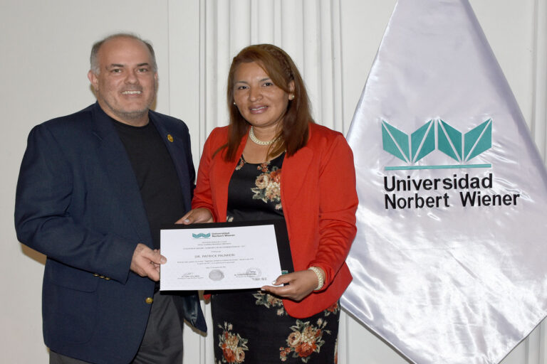 EGRESADOS DE LA EAP DE ENFERMERÍA DE LA UNIVERSIDAD NORBERT WIENER PARTICIPARON EN CICLO DE CONFERENCIAS