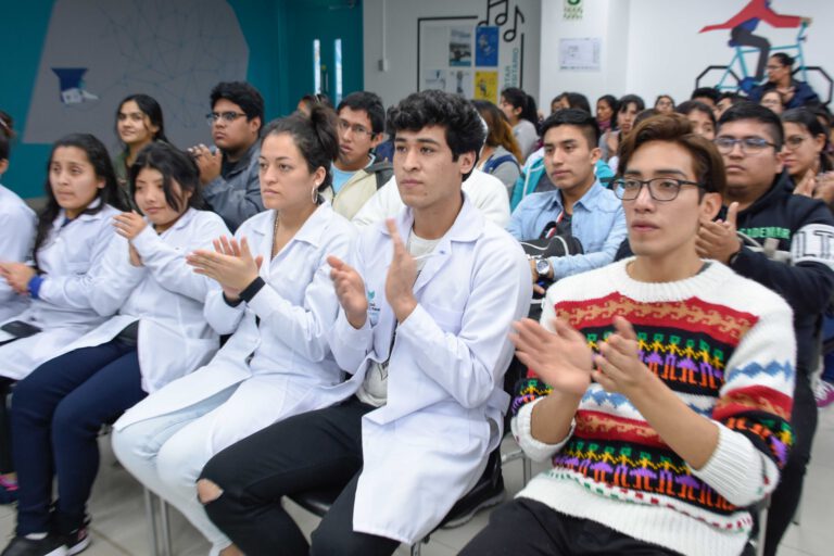 TALLER DE HABILIDADES SOCIALES PARA UN MEJOR DESEMPEÑO PROFESIONAL FUE DICTADO EN “LA HORA DE ENFERMERÍA”