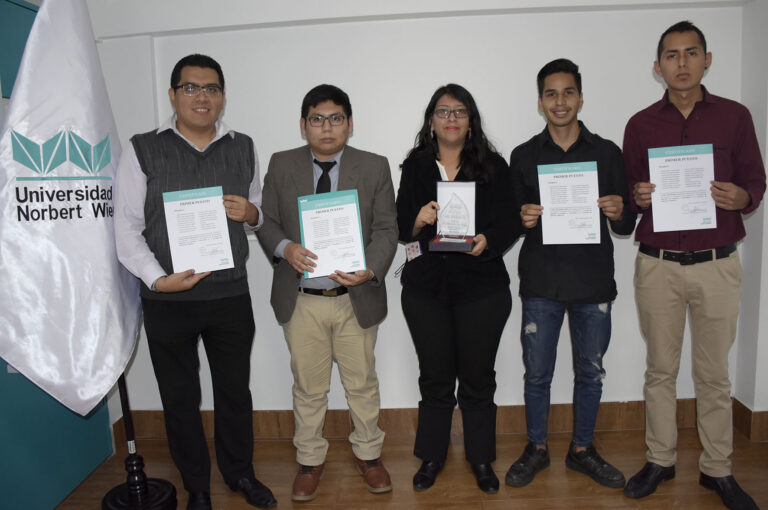 EAP DE INGENIERÍA PREMIÓ A LOS GANADORES DE LA FERIA TECNOLÓGICA 2018-II