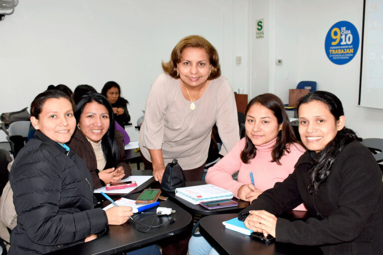 DOCENTES COLOMBIANOS PARTICIPARON EN LA SEMANA INTERNACIONAL DE ENFERMERÍA ORGANIZADA POR LA UNIVERSIDAD NORBERT WIENER