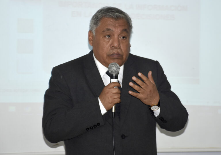ESTUDIANTES DE LA CARRERA DE CONTABILIDAD Y AUDITORÍA ASISTIERON A LA CONFERENCIA OFRECIDA POR REPRESENTANTE DEL COLEGIO DE CONTADORES PÚBLICOS DEL PERÚ