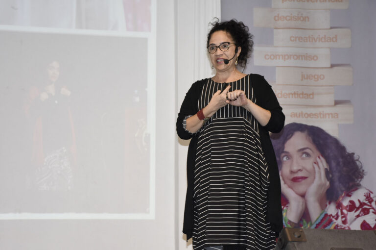 POPULAR ARTISTA WENDY RAMOS SOSTUVO ENCUENTRO CON ESTUDIANTES DE LA UNIVERSIDAD NORBERT WIENER