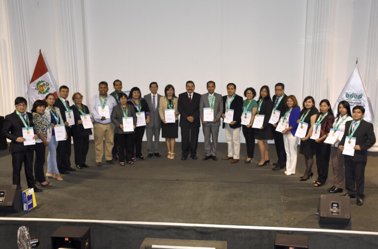 FACULTAD DE FARMACIA Y BIOQUÍMICA DE UNIVERSIDAD NORBERT WIENER DISTINGUE LA TRAYECTORIA PROFESIONAL DE SUS EGRESADOS