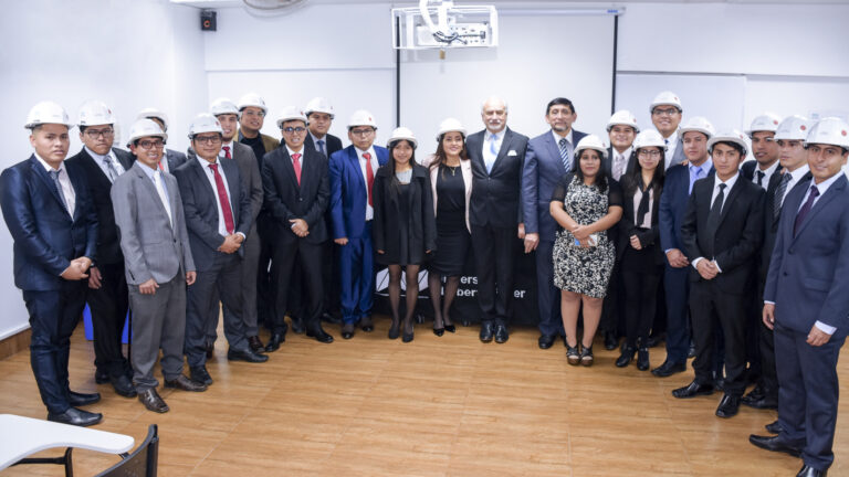ALUMNOS DEL DÉCIMO CICLO DE LA EAP DE INGENIERÍAS PARTICIPARON EN CEREMONIA DE IMPOSICIÓN DE CASCOS