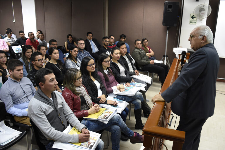 ESTUDIANTES DE LA UNIVERSIDAD AUTÓNOMA DE COLOMBIA PARTICIPAN EN CURSO INTERNACIONAL DE ACTUALIZACIÓN PROFESIONAL QUE DICTA LA UNIVERSIDAD NORBERT WIENER