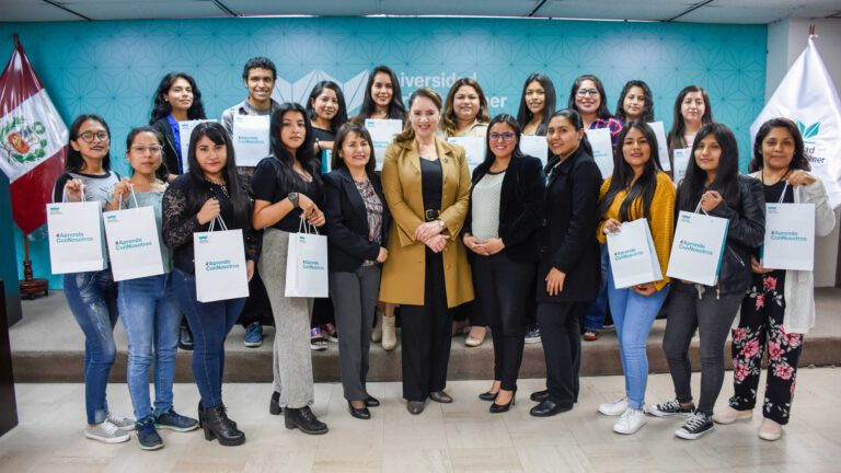 EAP DE OBSTETRICIA DE LA UNIVERSIDAD NORBERT WIENER REALIZÓ CONVENCIÓN ANUAL DE EGRESADOS