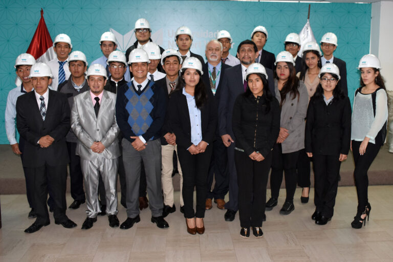 EAP DE INGENIERÍA REALIZÓ CEREMONIA DE IMPOSICIÓN DE CASCOS A SUS NUEVOS ESTUDIANTES