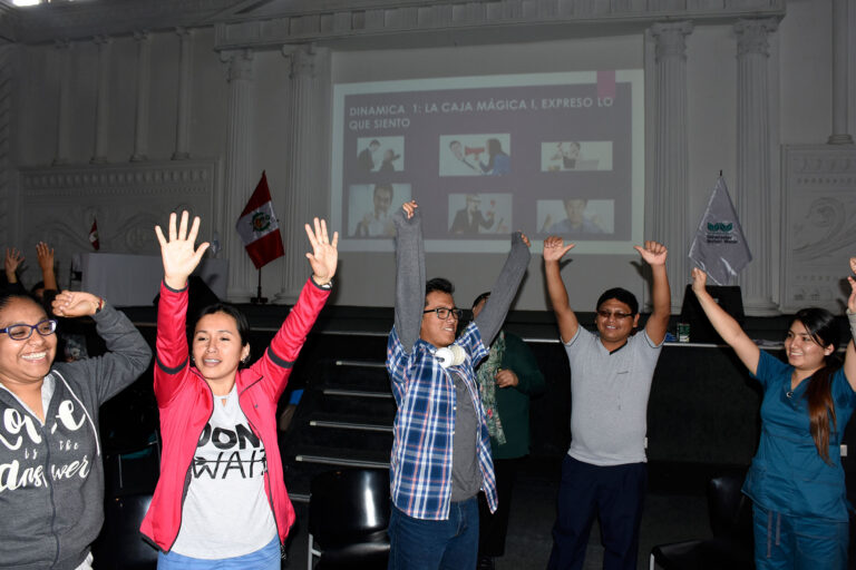 ESTUDIANTES DE LA UNIVERSIDAD WIENER PARTICIPARON EN TALLER “LO QUE PIENSO, SIENTO Y HAGO”