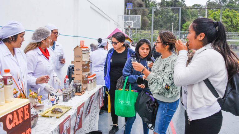 FERIA DE PRODUCTOS ALIMENTICIOS SALUDABLES ORGANIZÓ LA FACULTAD DE FARMACIA Y BIOQUÍMICA DE LA UNIVERSIDAD NORBERT WIENER