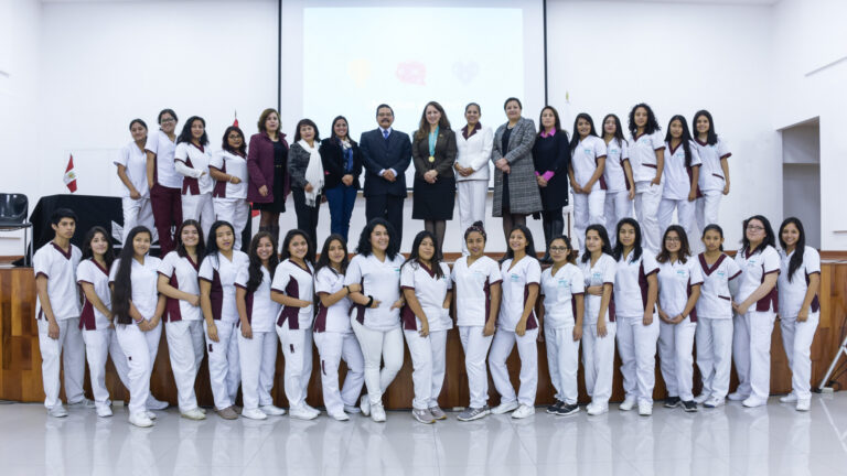 EAP DE OBSTETRICIA REALIZÓ CURSO NACIONAL SOBRE SALUD MATERNA EN EL PERÚ
