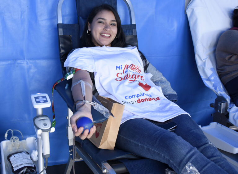 ESTUDIANTES DE UNIVERSIDAD NORBERT WIENER DONARON AL BANCO DE SANGRE DE HOSPITAL REBAGLIATI