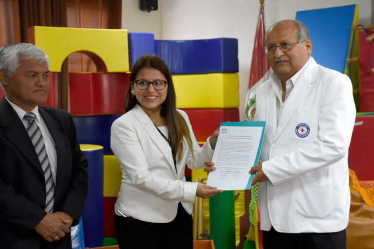 EAP DE TECNOLOGÍA MÉDICA ENTREGÓ DONACIÓN AL HOSPITAL SAN JUAN DE LURIGANCHO