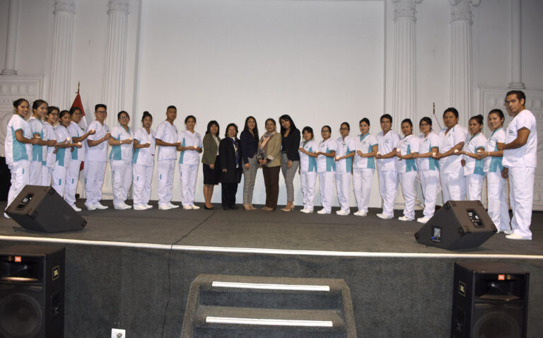 EAP DE ENFERMERÍA REALIZÓ CEREMONIA PROTOCOLAR DE MÍSTICA Y PRESENTACIÓN DEL UNIFORME