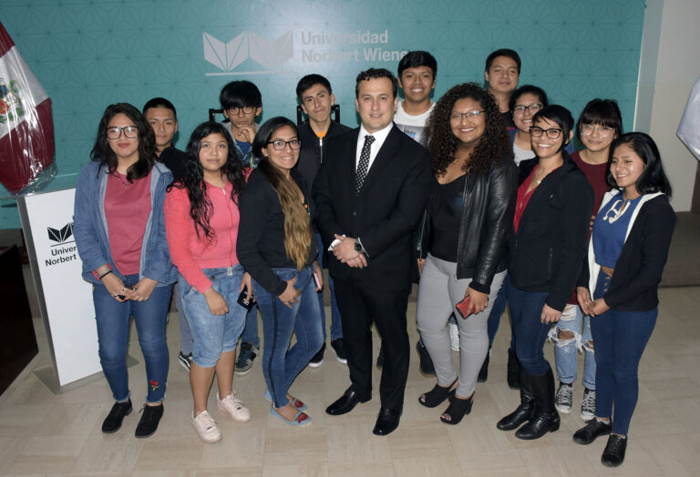 FLAMANTE DECANO DE LA FACULTAD DE DERECHO Y CIENCIA POLÍTICA SE REUNIÓ CON DOCENTES Y ESTUDIANTES