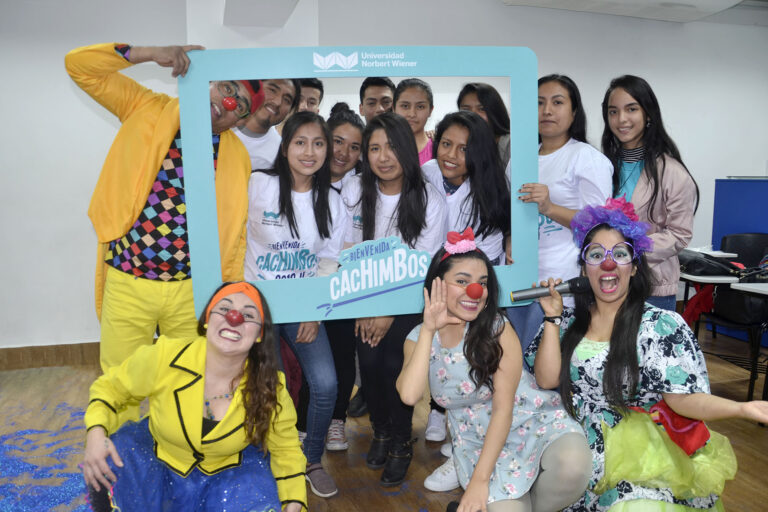 FACULTAD DE INGENIERÍA Y NEGOCIOS DIO LA BIENVENIDA A SUS ESTUDIANTES