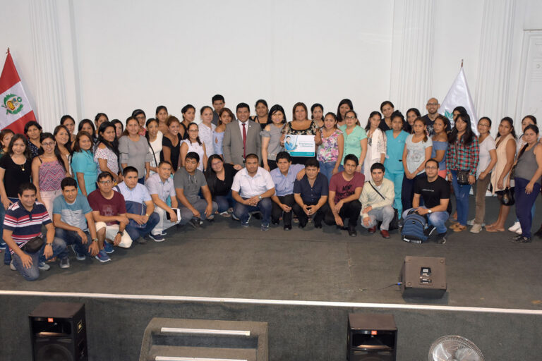 ENFERMERAS DE LOS PROGRAMAS DE SEGUNDA ESPECIALIDAD PARTICIPARON EN CEREMONIA DE APERTURA ACADÉMICA