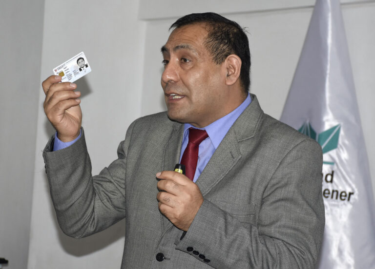 ESTUDIANTES DE LA FACULTAD DE INGENIERIA Y NEGOCIOS PARTICIPARON EN CONFERENCIA SOBRE USO Y APLICACIONES DEL DNI ELECTRÓNICO