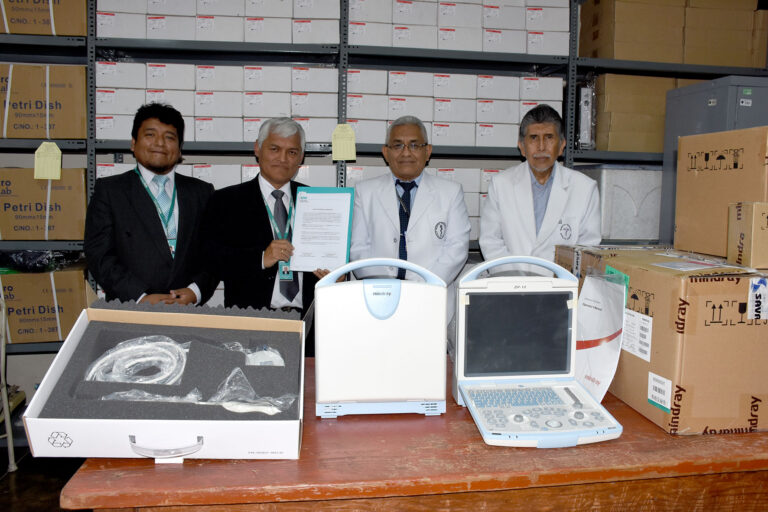 UNIVERSIDAD NORBERT WIENER DONÓ ECÓGRAFOS PORTÁTILES AL HOSPITAL NACIONAL HIPÓLITO UNANUE