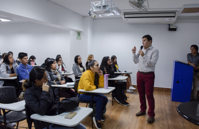 EAP DE NEGOCIOS Y COMPETITIVIDAD REALIZÓ CONFERENCIA SOBRE GAMIFICACIÓN EN LA CAPTACIÓN DE TALENTO
