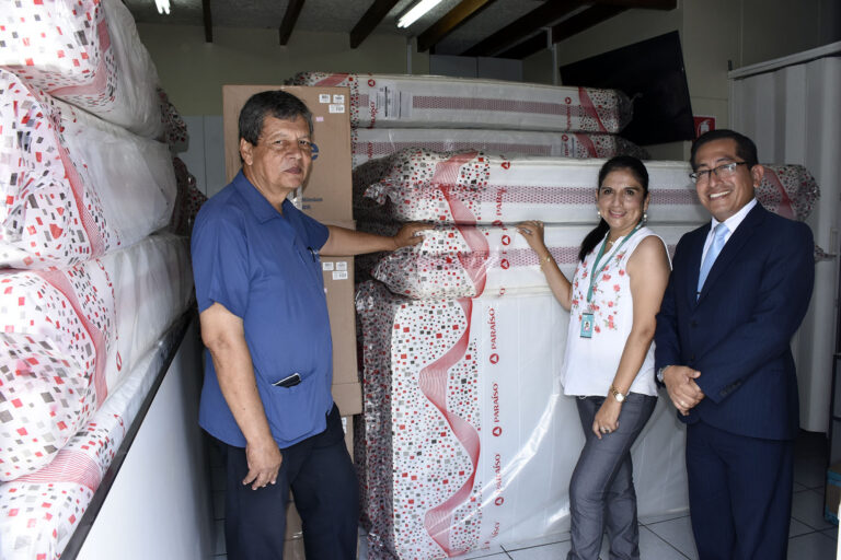 FACULTAD DE CIENCIAS DE LA SALUD ENTREGÓ DONATIVOS A HOSPITALES DE ESSALUD EN CONTRAPRESTACIÓN A LOS CONVENIOS SUSCRITOS