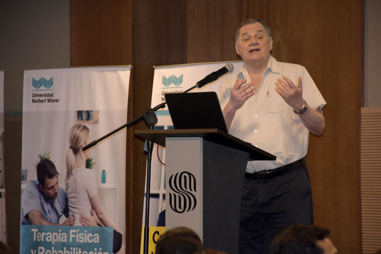 LEÓN TRAHTEMBERG DICTÓ MAGISTRAL CONFERENCIA A DIRECTORES DE COLEGIOS INVITADOS POR LA UNIVERSIDAD NORBERT WIENER