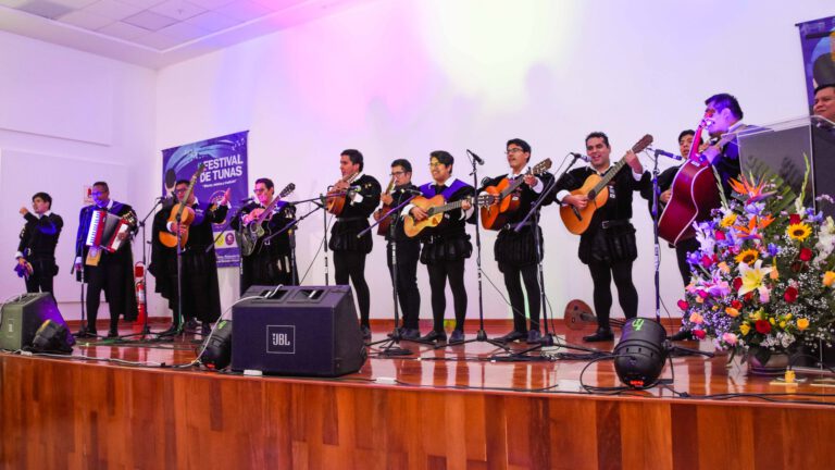 II FESTIVAL DE TUNAS ORGANIZÓ LA DIRECCIÓN DE BIENESTAR UNIVERSITARIO DE LA UNIVERSIDAD NORBERT WIENER