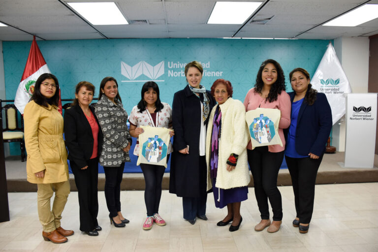 REPRESENTANTE DEL MINSA OFRECIÓ CONFERENCIA A EGRESADAS DE LA EAP DE OBSTETRICIA DE LA UNIVERSIDAD NORBERT WIENER