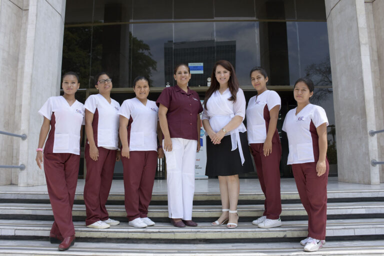 ESTUDIANTES DE LA EAP DE OBSTETRICIA RECIBEN FELICITACIONES DEL CENTRO MATERNO INFANTIL DONDE REALIZAN SU INTERNADO