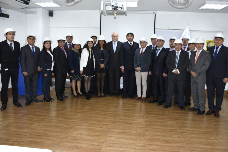 EAP DE INGENIERÍA REALIZÓ CEREMONIA DE IMPOSICIÓN DE CASCOS A ESTUDIANTES DEL DÉCIMO CICLO