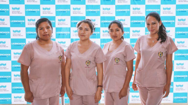 ESTUDIANTES DE OBSTETRICIA DE LA UNSCH QUE REALIZARON INTERNADO EN LIMA AMPLIARON SU VISIÓN DEL EJERCICIO DE LA CARRERA