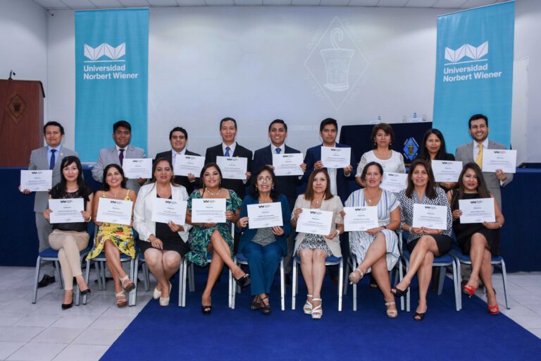 SE CLAUSURÓ PRIMER DIPLOMADO EN SALUD CON ENFOQUE EN AUDITORÍA FARMACÉUTICA REALIZADO POR LA UNIVERSIDAD NORBERT WIENER Y EL COLEGIO QUÍMICO FARMACÉUTICO DEL PERÚ