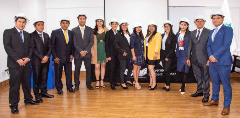 FLAMANTES EGRESADOS DE LA EAP DE INGENIERÍAS PARTICIPARON EN CEREMONIA DE IMPOSICIÓN DE CASCOS