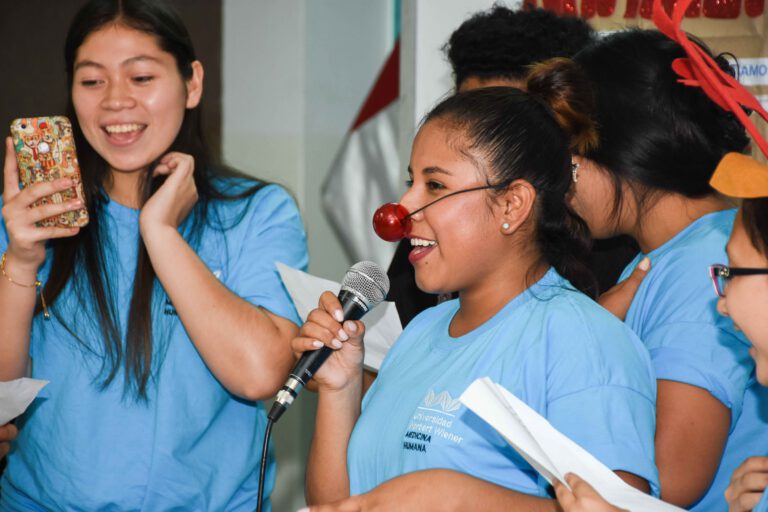 ESTUDIANTES DE LA PREWIENER PARTICIPARON EN EVENTO NAVIDEÑO DENOMINADO “MI CASA BONITA EN NAVIDAD”