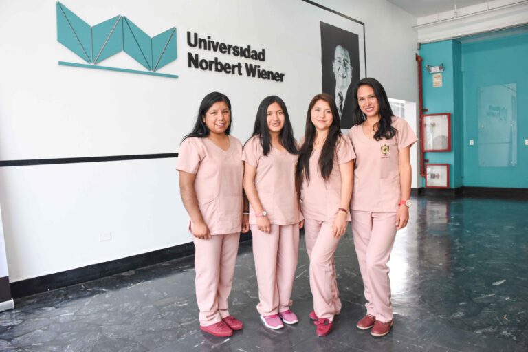 ESTUDIANTES DE LA UNIVERSIDAD NACIONAL SAN CRISTÓBAL DE HUAMANGA VISITARON LA EAP DE OBSTETRICIA DE LA UNIVERSIDAD NORBERT WIENER