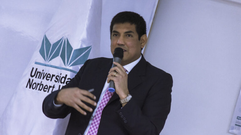 EAP DE NEGOCIOS Y COMPETITIVIDAD PROGRAMÓ LA CONFERENCIA “APRENDER A EMPRENDER”