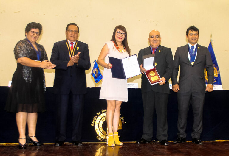 DOCENTE DE LA EAP DE PSICOLOGÍA FUE PREMIADA POR EL COLEGIO DE PSICÓLOGOS DEL PERÚ EN EL ÁREA DE PSICOONCOLOGÍA