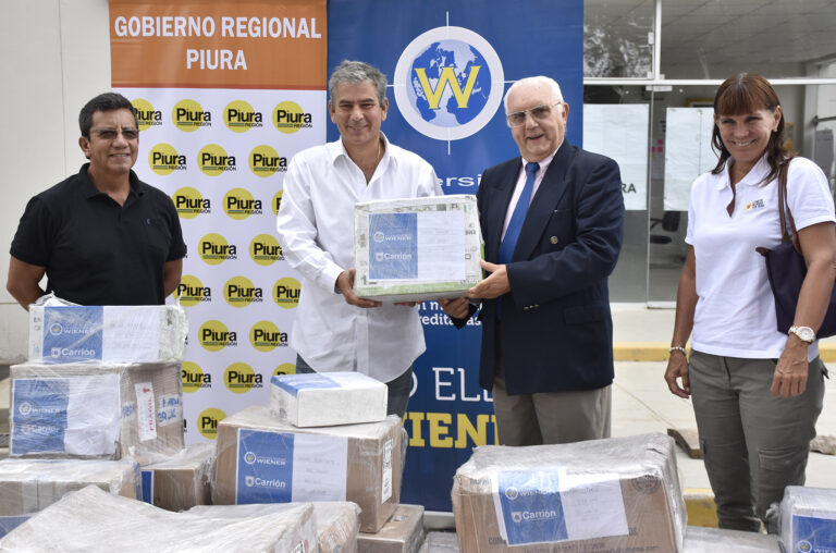 UNIVERSIDAD NORBERT WIENER DONÓ NUEVE MIL FRASCOS DE MEDICINA A POBLADORES AFECTADOS DE LA REGIÓN PIURA