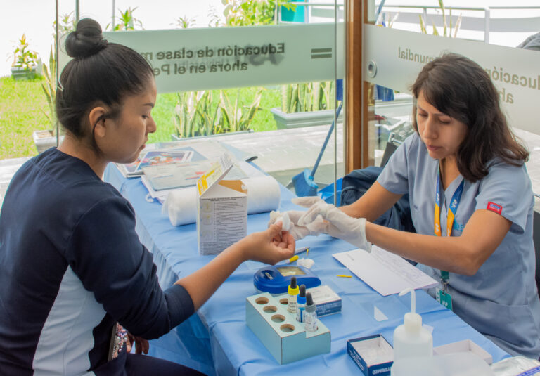UNIVERSIDAD NORBERT WIENER Y EL BANCO DE SANGRE DE ESSALUD ORGANIZARON CAMPAÑA DE DONACIÓN VOLUNTARIA DE SANGRE