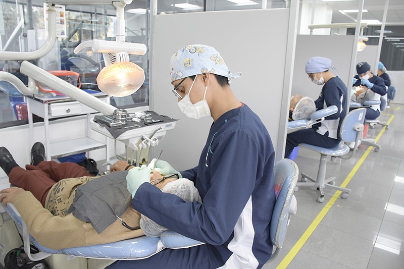 Foto de Sala de Simuladores Odontológicos