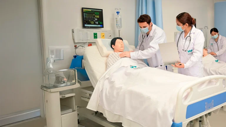 ¿Por qué estudiar Medicina Humana en la Universidad Wiener? 5 razones que transformarán tu futuro