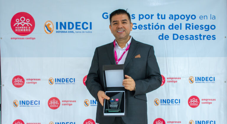 UNIVERSIDAD NORBERT WIENER RECIBE RECONOCIMIENTO DE INDECI Y ASOCIACIÓN HOMBRO A HOMBRO POR SU APOYO EN LA ATENCIÓN DE EMERGENCIAS Y DESASTRES